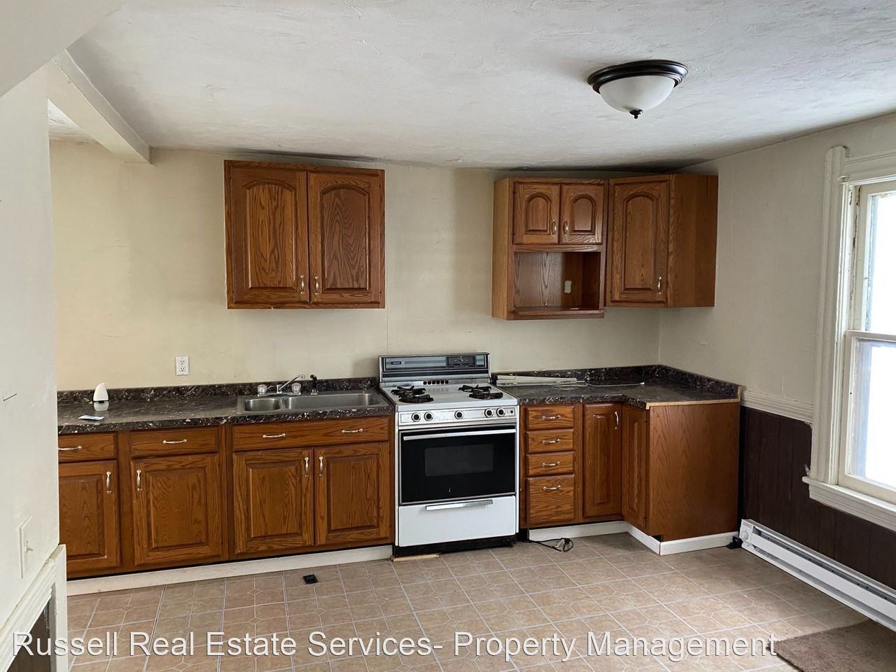 1031 W 17th St. - Photo 2 of 5