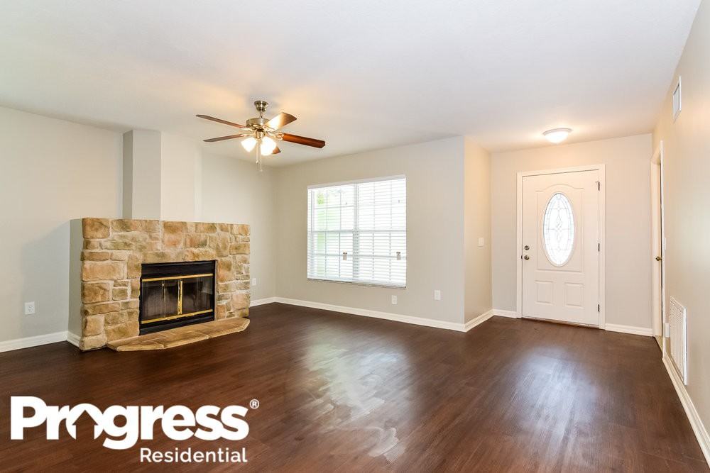 2415 Sagemont Dr - Photo 2 of 15