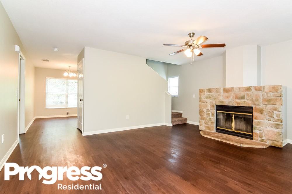 2415 Sagemont Dr - Photo 3 of 15