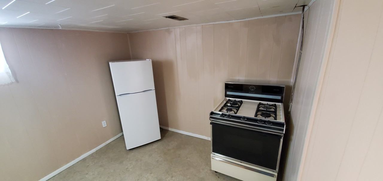 601 9th St SE, #C - Photo 3 of 4