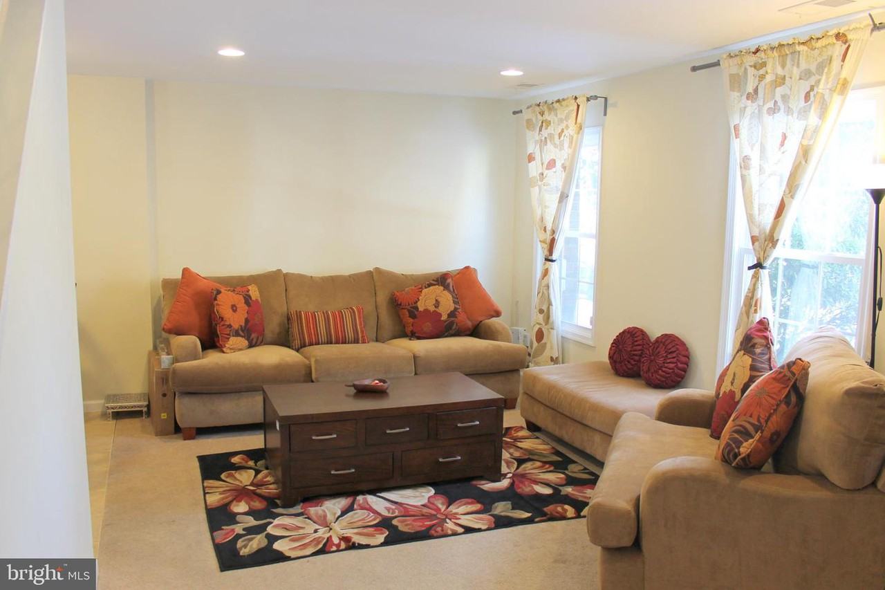 10340 Broom Ln - Photo 2 of 12