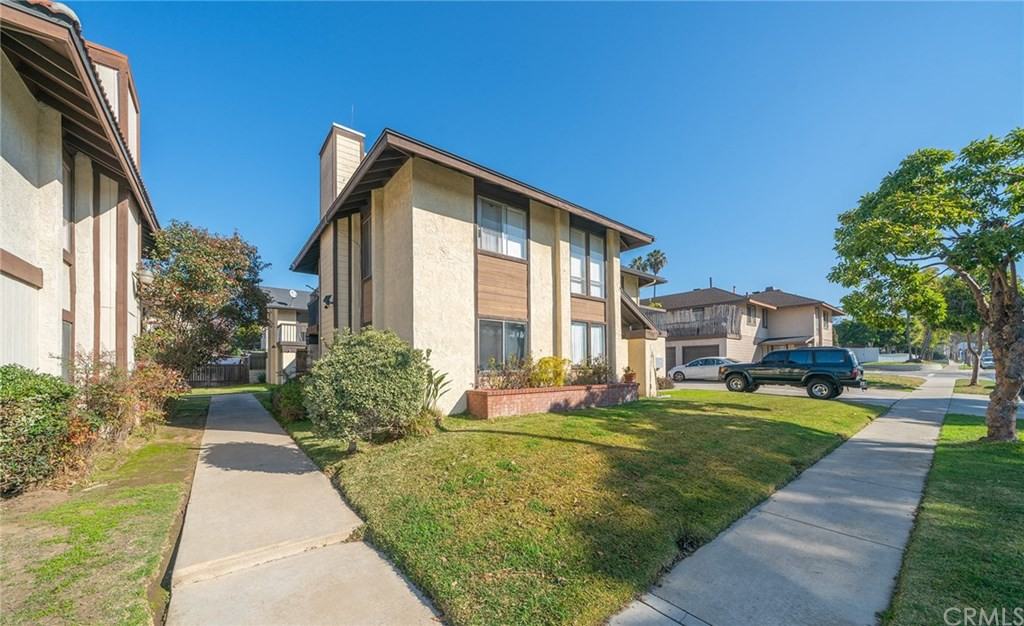 615 Utica Ave - Photo 2 of 21