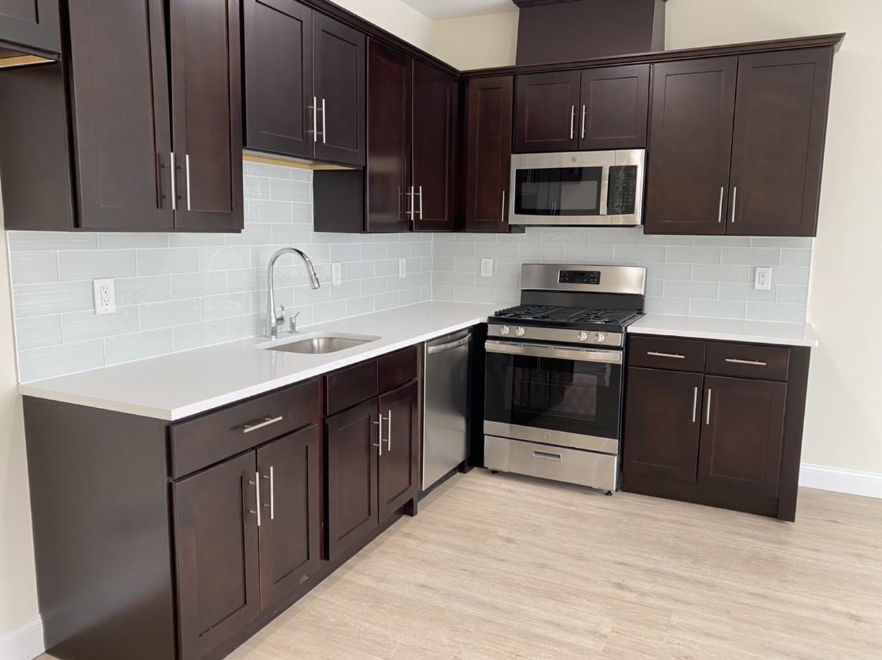 493 Washington St - Photo 2 of 14