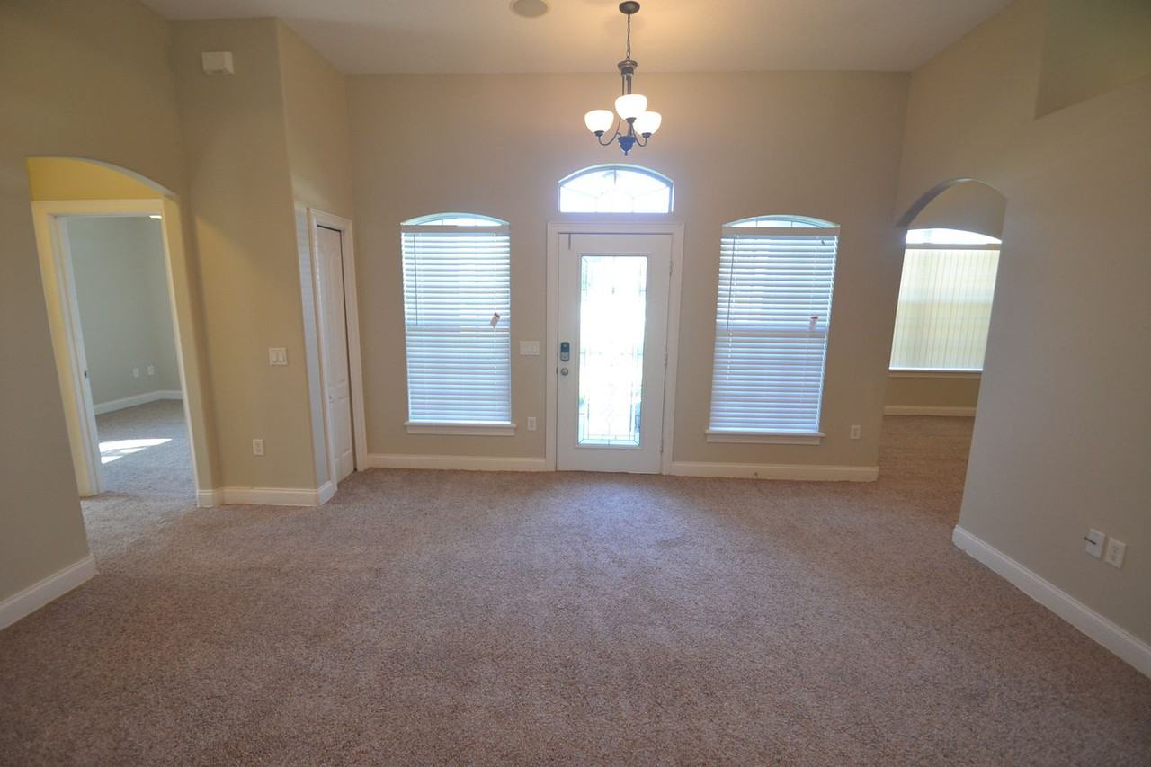 12840 Helen Dr - Photo 2 of 14