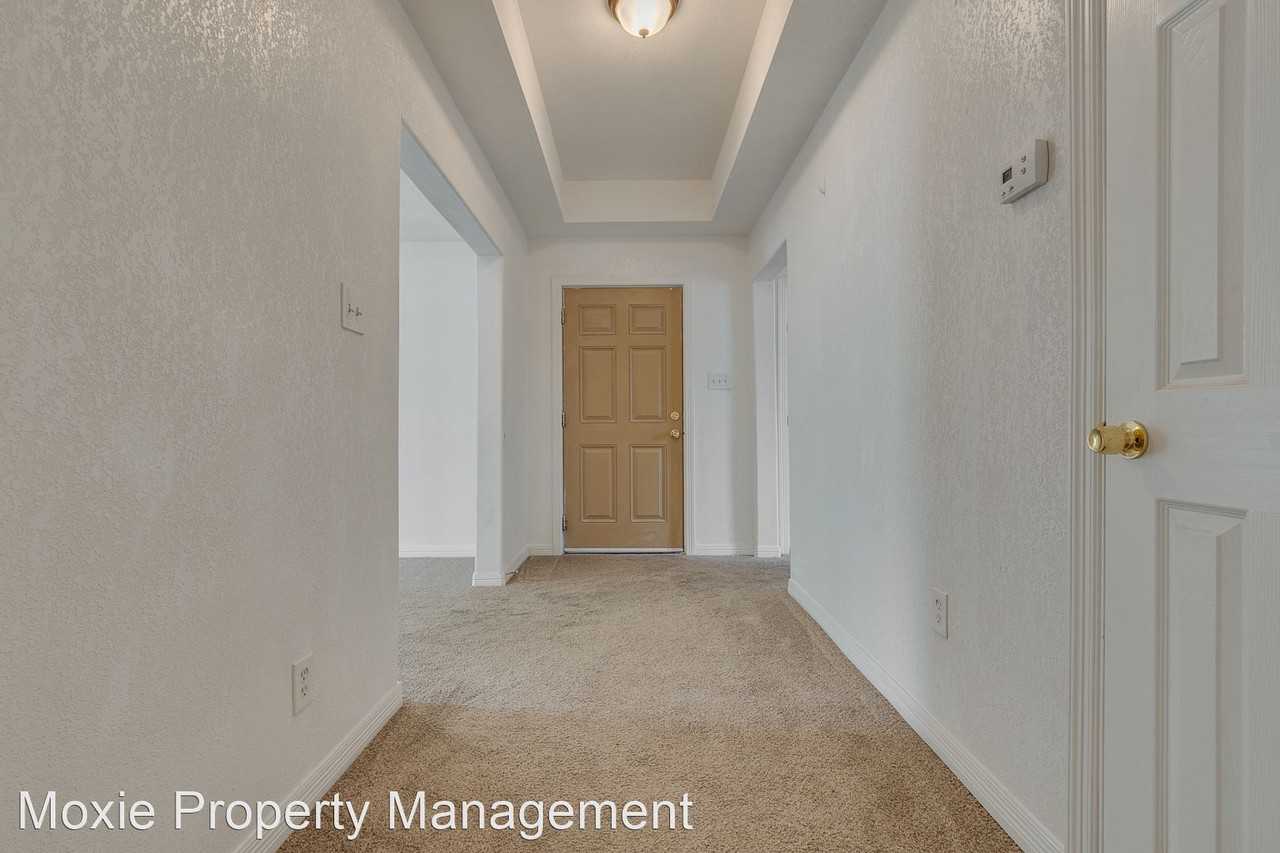 1402 N Commerce St - Photo 2 of 13