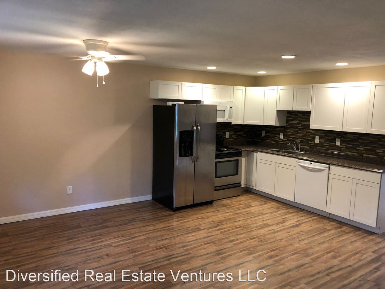 470 Forest Ave - Photo 3 of 6