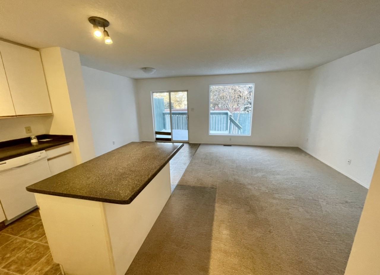 15215 Oxford Court - Photo 2 of 17