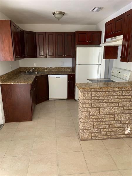 1710 Northwest 5th Avenue - Photo 2 of 5