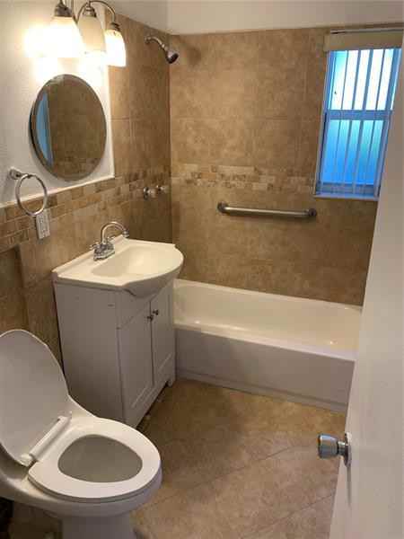 1710 Northwest 5th Avenue - Photo 3 of 5