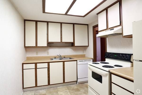 Ridgewood Apartments - Photo 2 of 8