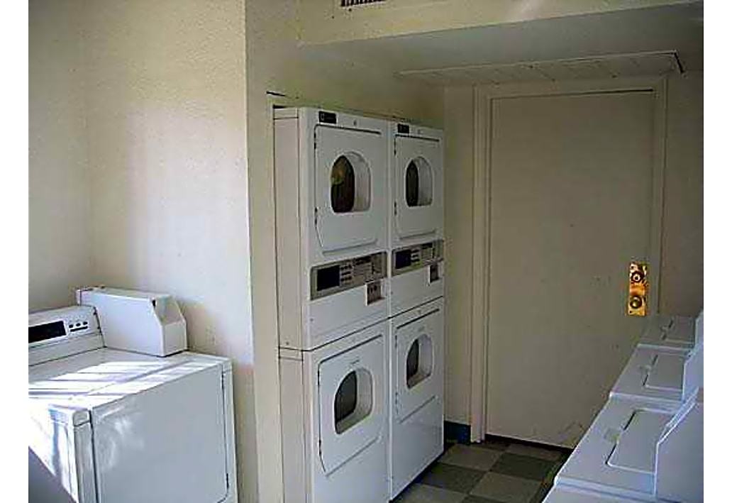 1 bedroom 1 bath - Photo 2 of 7