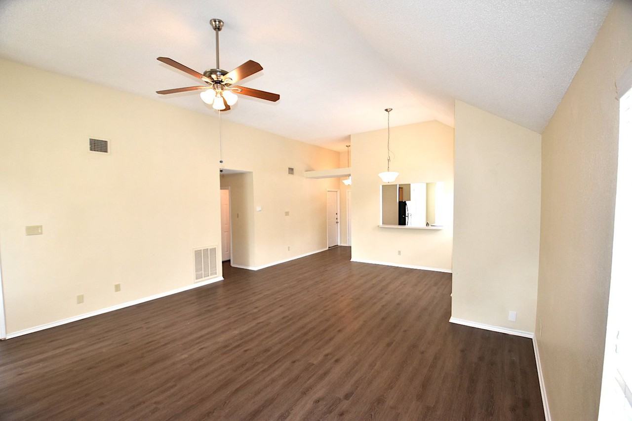 8512 Sabinas Trl - Photo 2 of 22