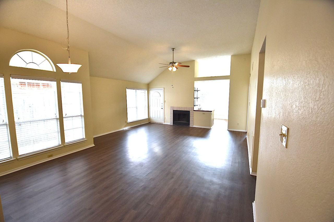 8512 Sabinas Trl - Photo 3 of 22