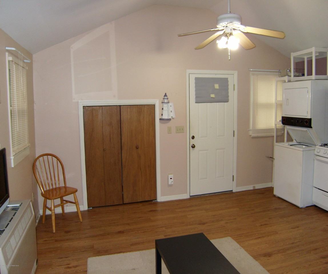 327 327 New Bedford Road Unit Cottage - Photo 2 of 5