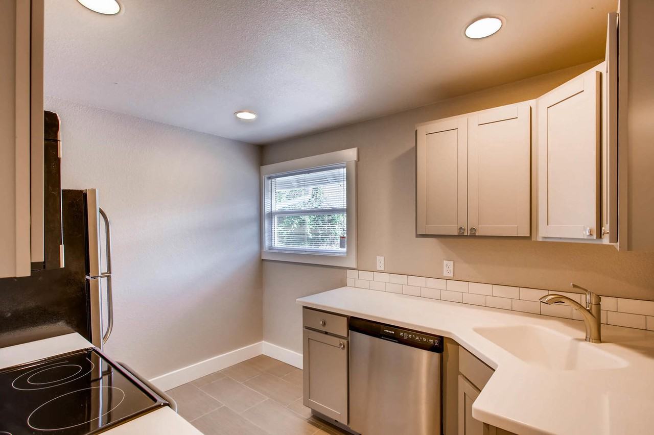 1115 15th St #3 - Photo 3 of 10