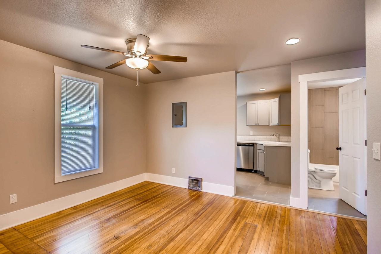 1115 15th St #3 - Photo 4 of 10