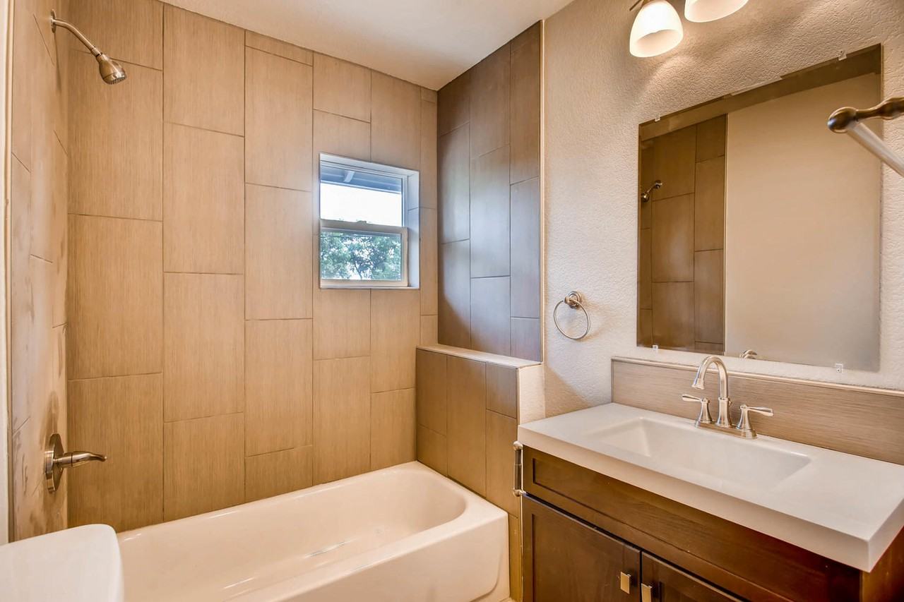 1115 15th St #3 - Photo 6 of 10