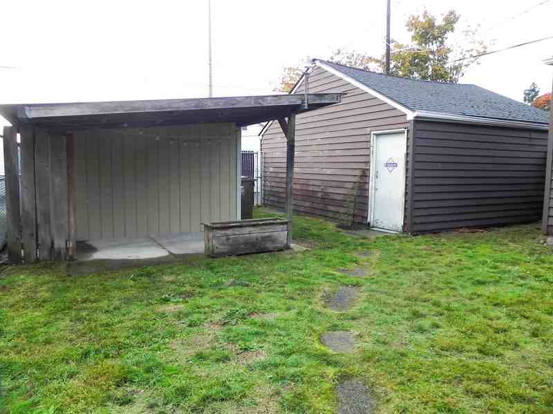 6802 S Fife St - Photo 2 of 15