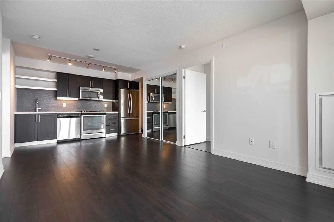 525 Adelaide Street West #1012