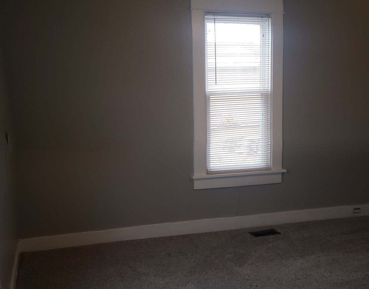 211 Phillips St - Photo 3 of 15