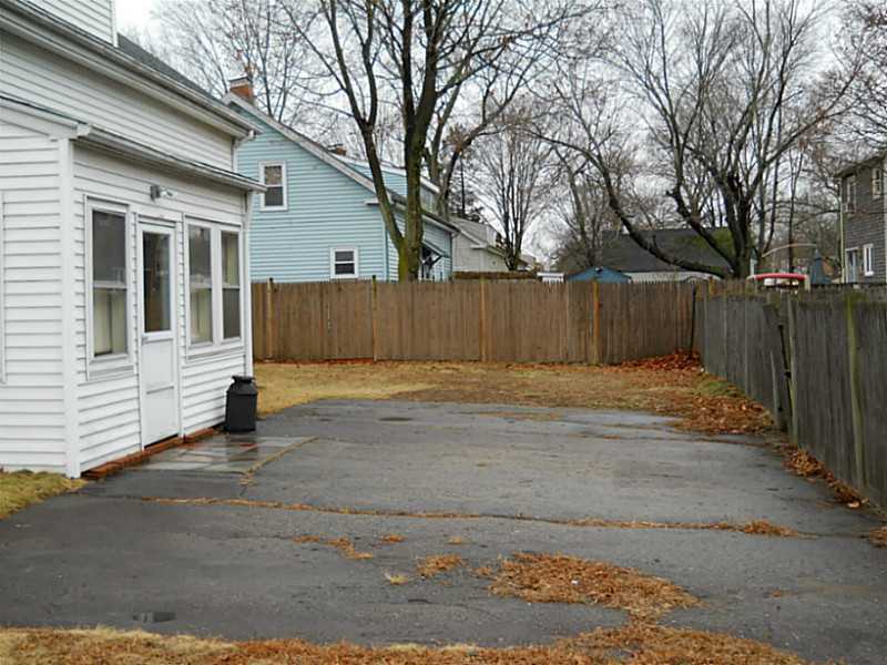 215 Knight St - Photo 3 of 18