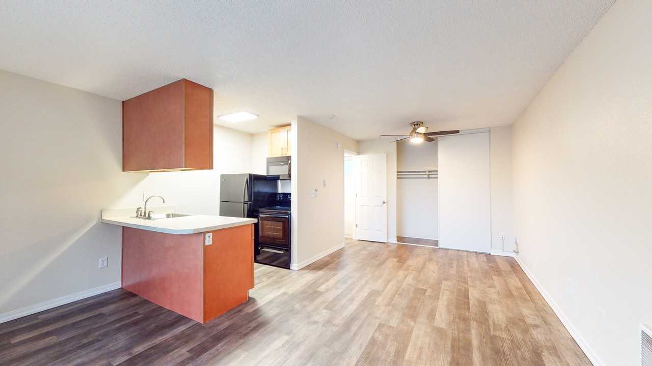 Pinewood Square Apartment Homes Apartments 6500 208th St Sw, Lynnwood