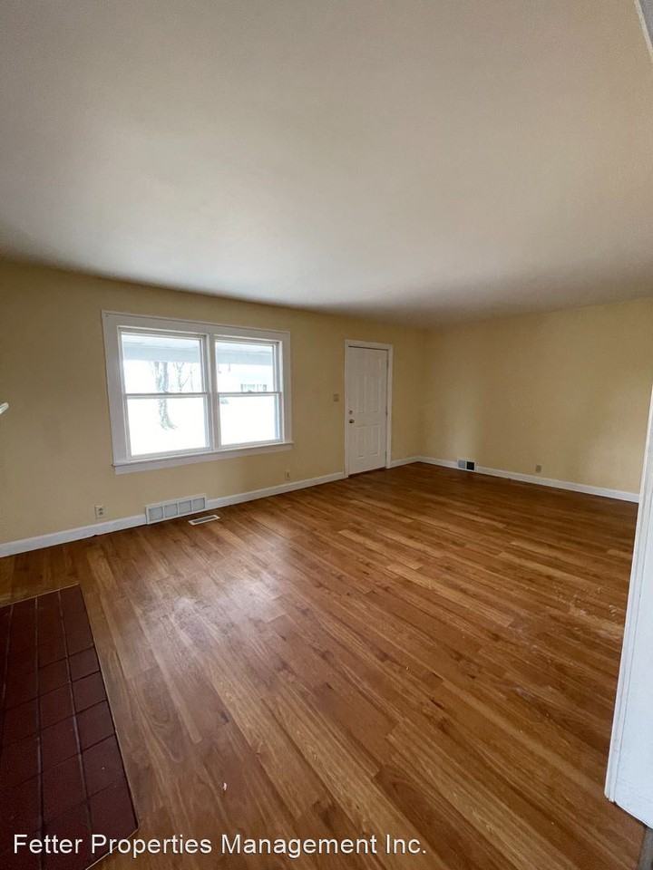 13145 N Green River Rd - Photo 2 of 14