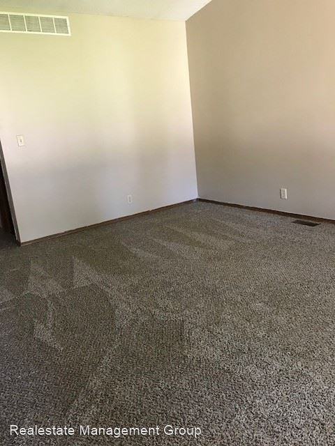 322 Harvest Ln - Photo 3 of 8