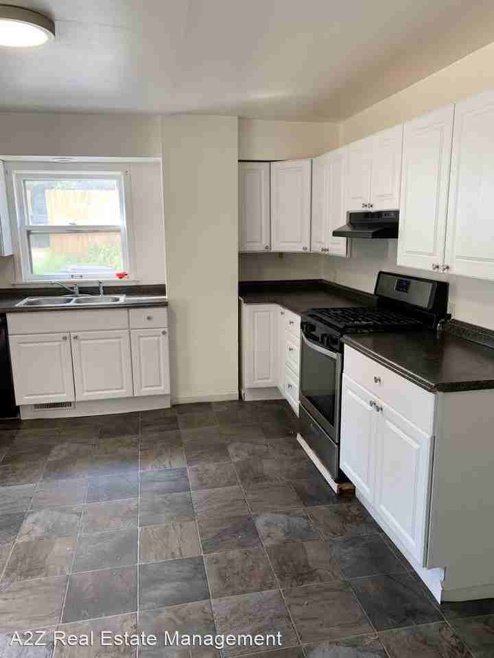 1515/1515 1/2 Arlington Avenue - Photo 2 of 10