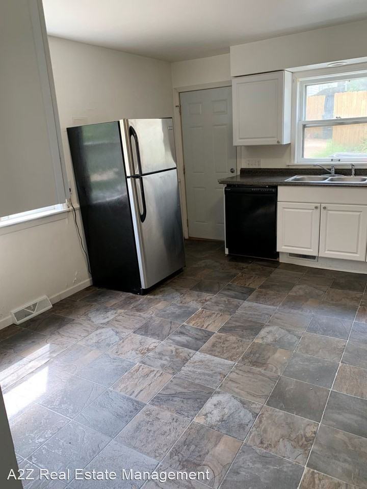 1515/1515 1/2 Arlington Avenue - Photo 3 of 10