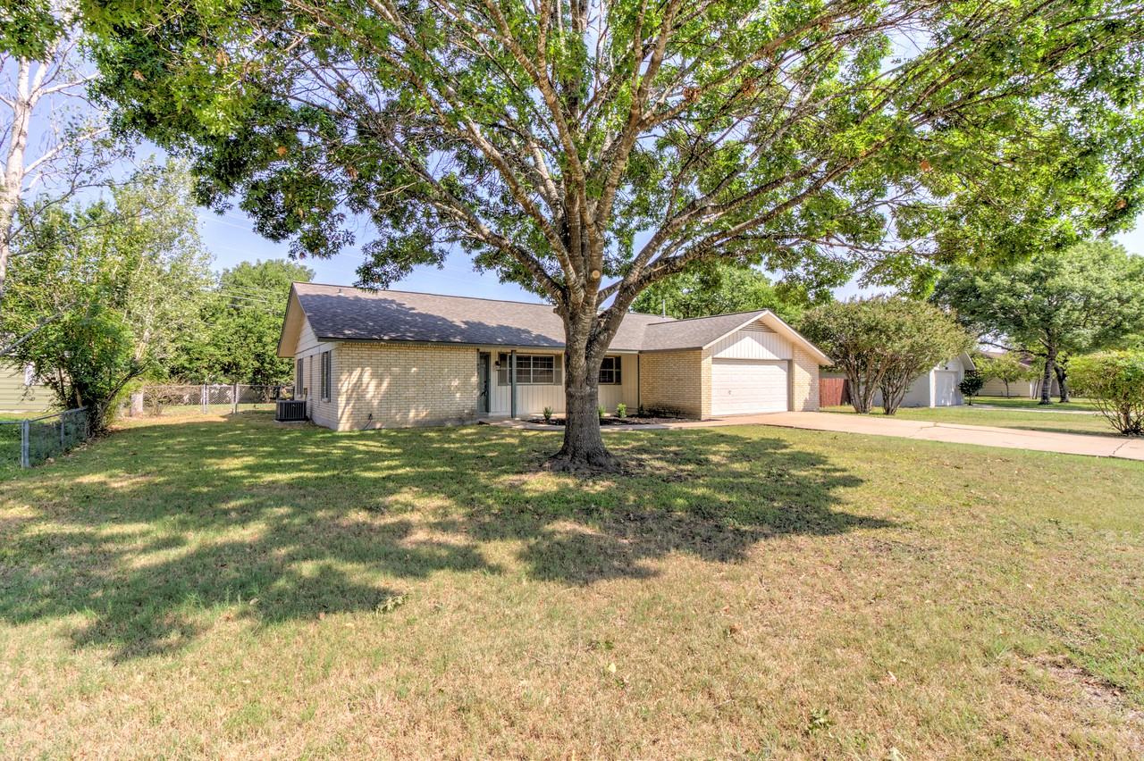 803 River Bend Dr - Photo 2 of 30