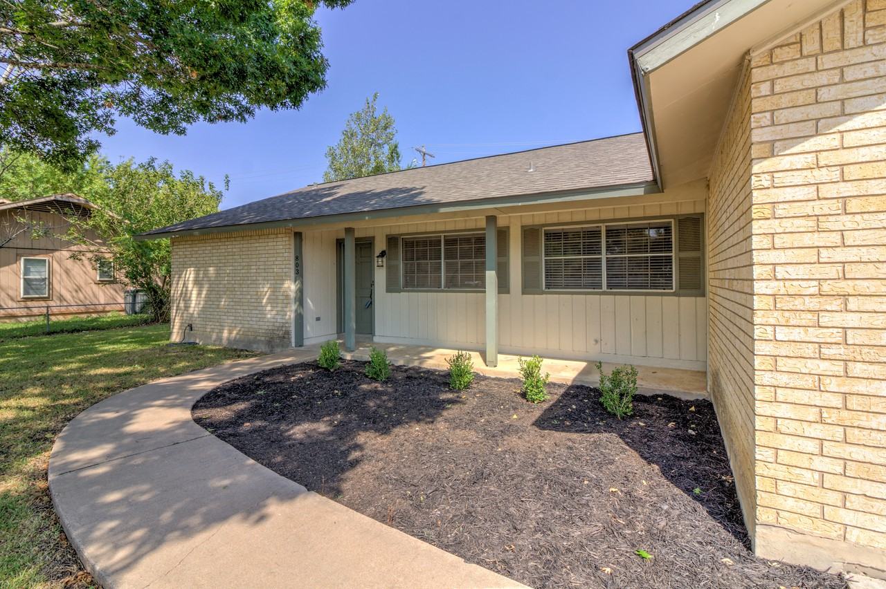 803 River Bend Dr - Photo 3 of 30