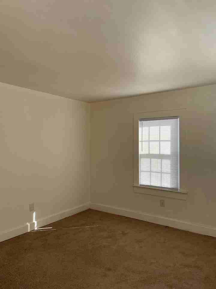 1034 Spencer Ln - Photo 2 of 10