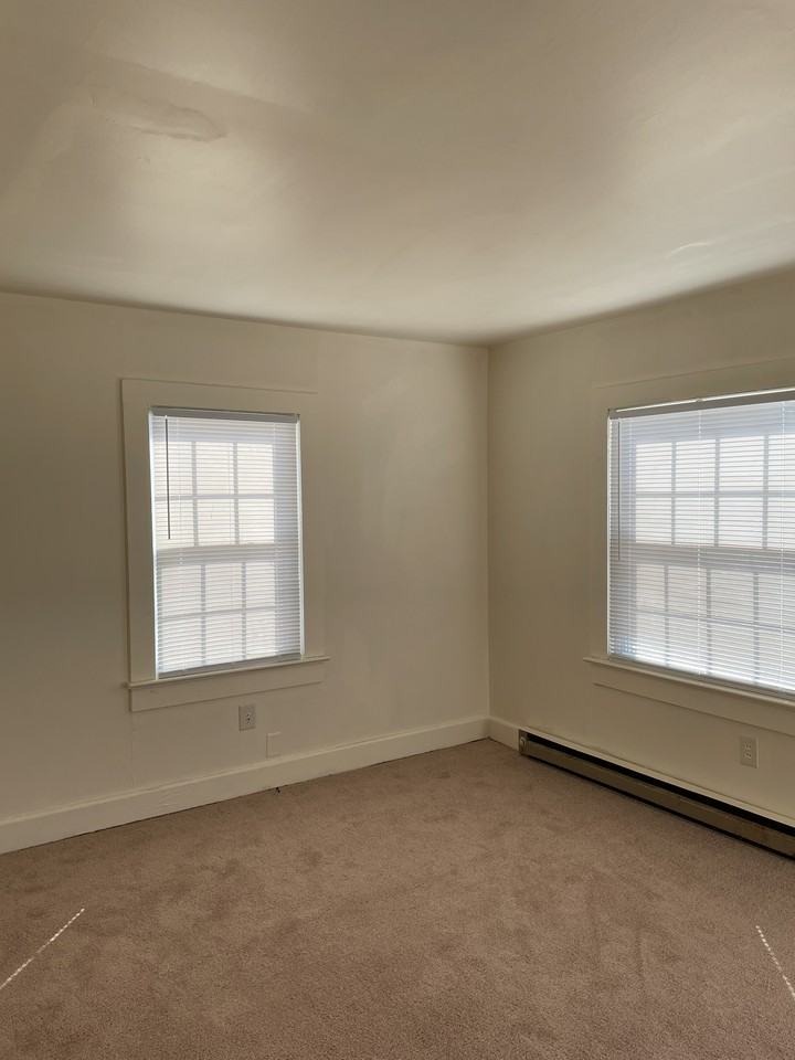 1034 Spencer Ln - Photo 3 of 10