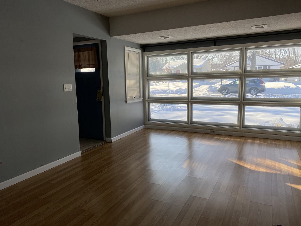 1429 Idaho Ave S - Photo 3 of 13