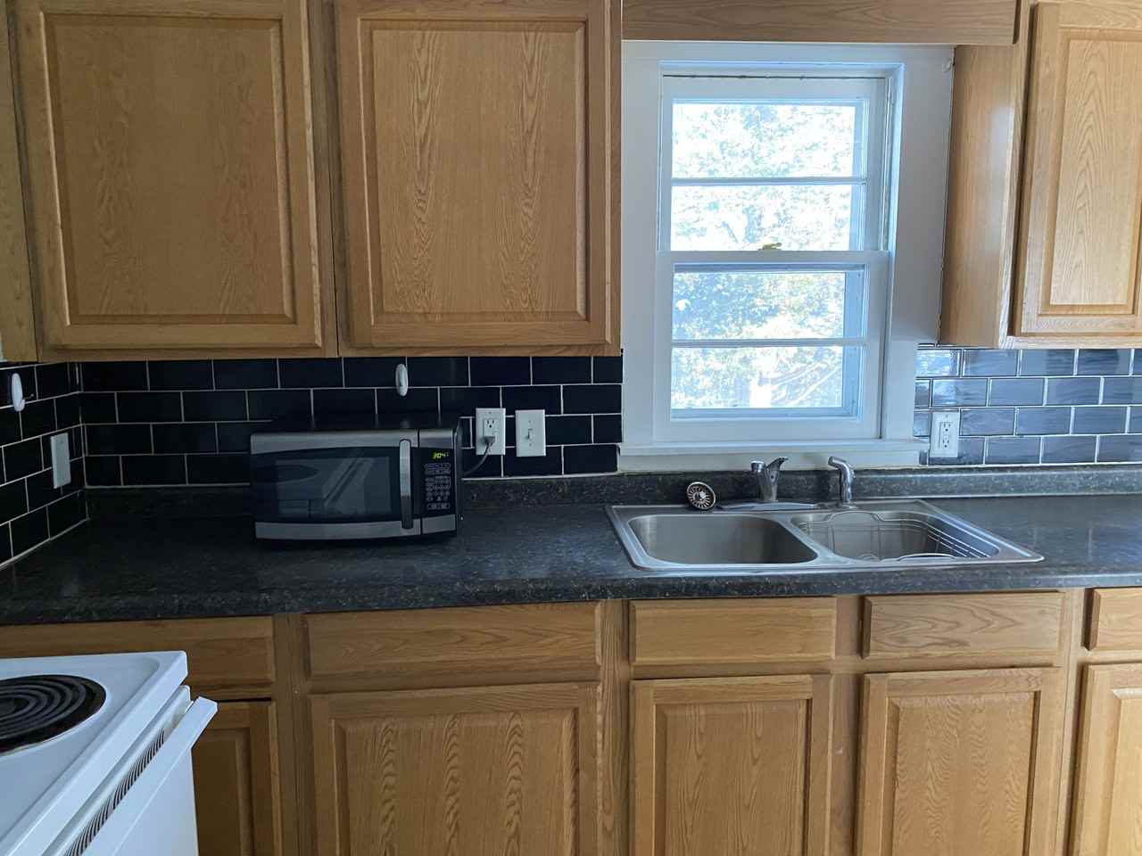 1429 Idaho Ave S - Photo 6 of 13