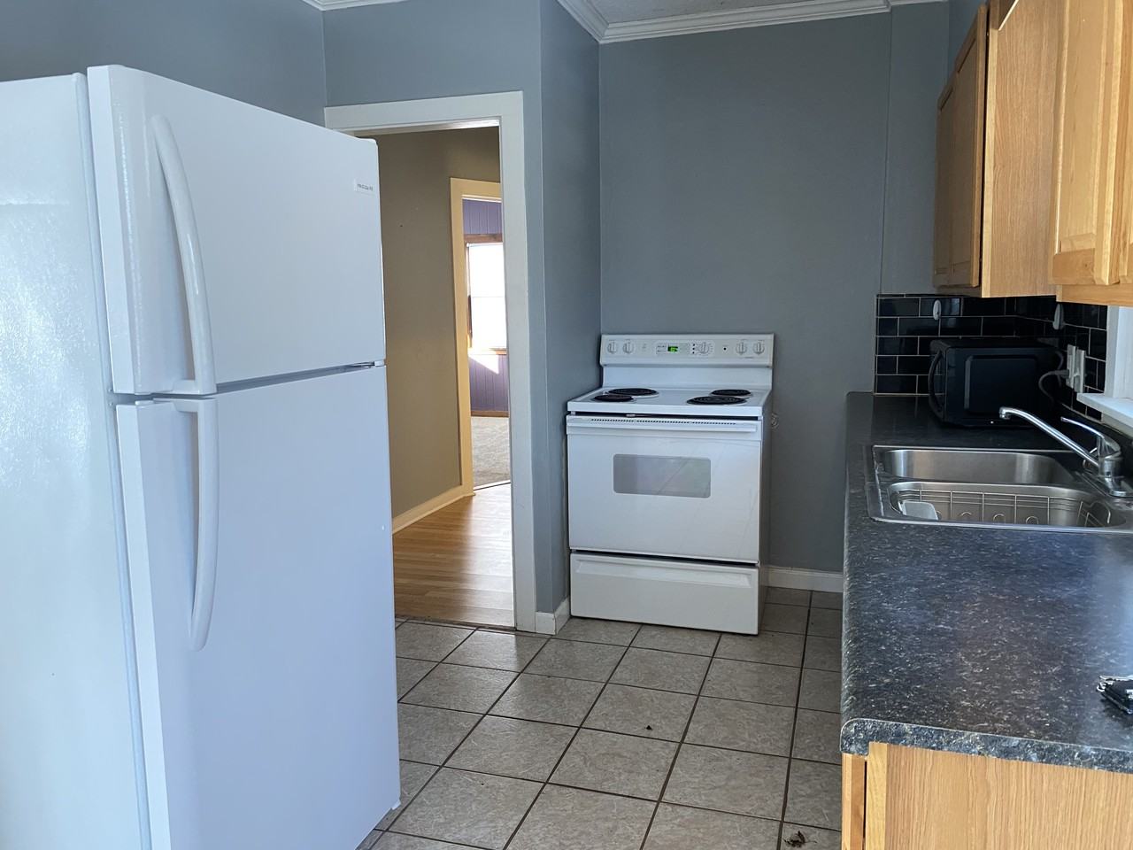 1429 Idaho Ave S - Photo 7 of 13