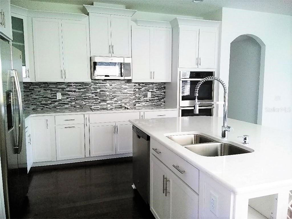 1704 Nature View Dr - Photo 3 of 19