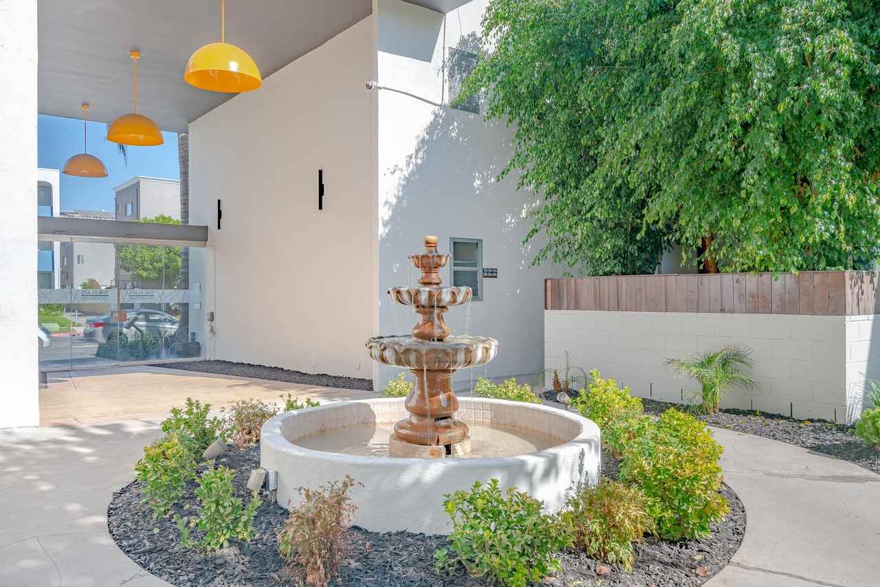 The Flats on Addison - Photo 3 of 14