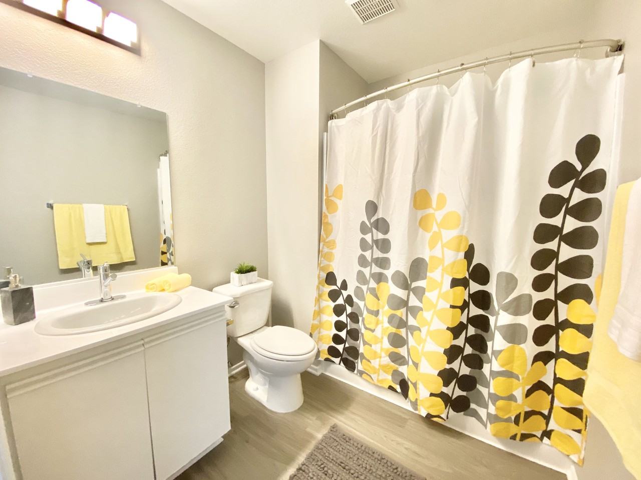 Blvd Apartments - Photo 6 of 21