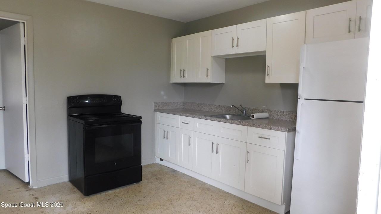 1118 Peachtree St - Photo 3 of 7