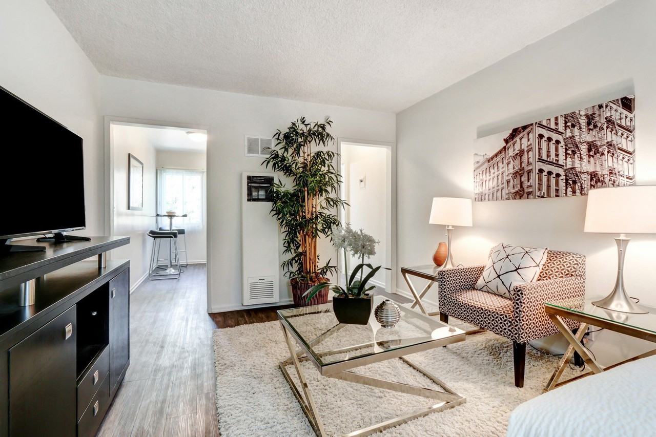 Beloit Avenue Apartments - Photo 5 of 32