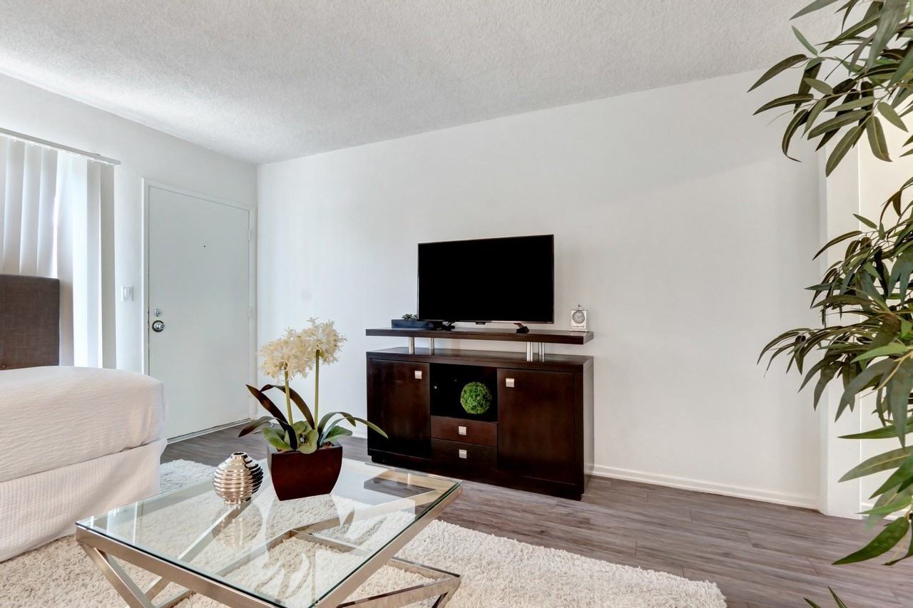 Beloit Avenue Apartments - Photo 7 of 32