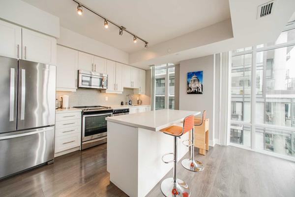 525 Adelaide Street West #01506