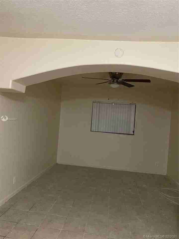 1704 Southwest 43rd Avenue - Photo 3 of 14