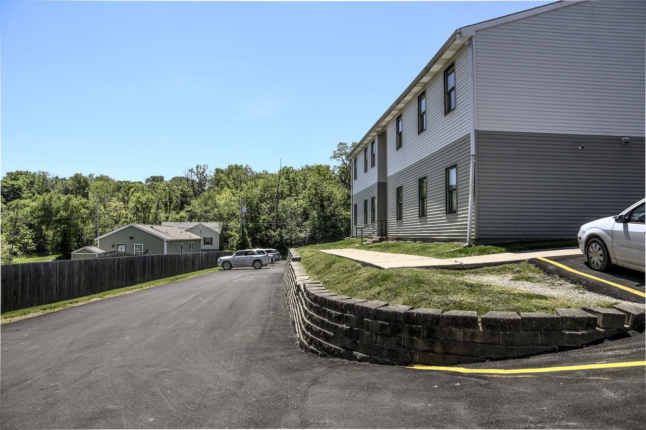 152 W Lee St #152-7 - Photo 2 of 3