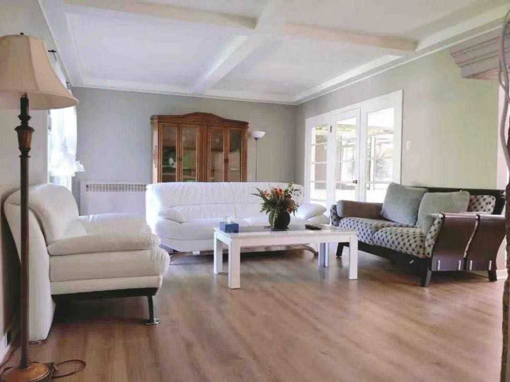 2556 Lawson Avenue - Photo 3 of 13