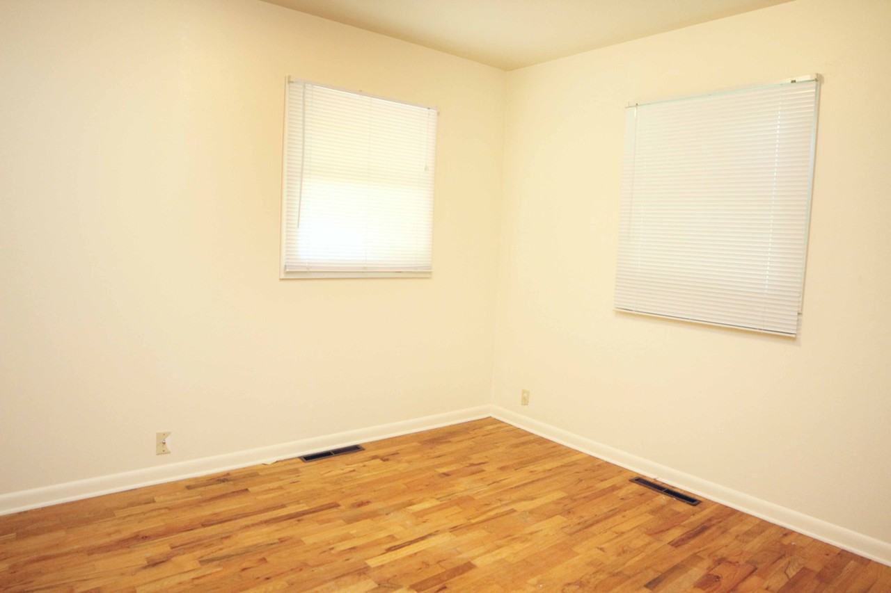 1024 Glenmoor Drive - Photo 2 of 12