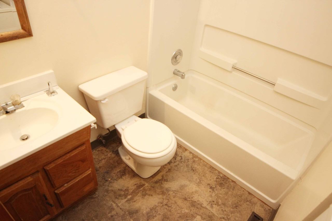 1024 Glenmoor Drive - Photo 3 of 12