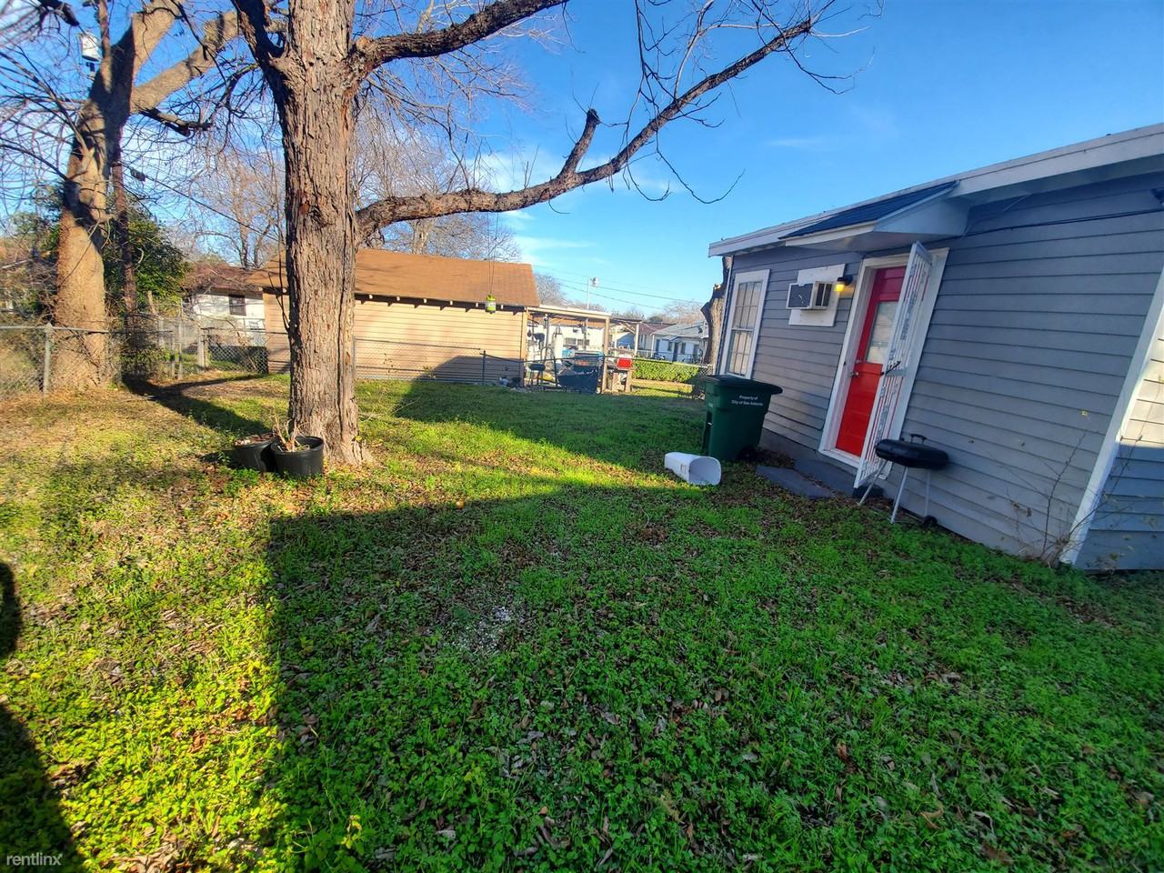 311 Glamis Ave - Photo 3 of 7